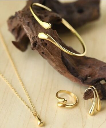 Fashion Teardrop Jewelry Set for Women Simple Ring Necklace Bracelet Earrings Set Suitable for Engagement Party Gift Jewelry